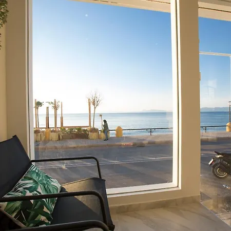 Sea Side Apartment *