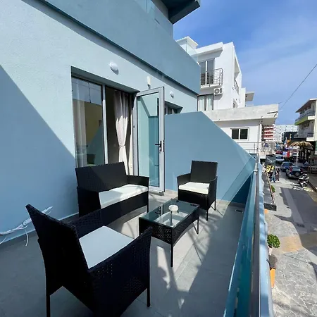 Sea Side Apartment *